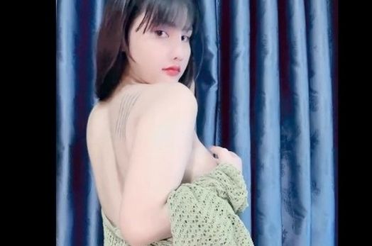 Nữ streamer lên hàng căng đét